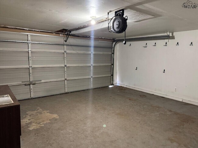 Building Photo - 1408 Normandy Dr