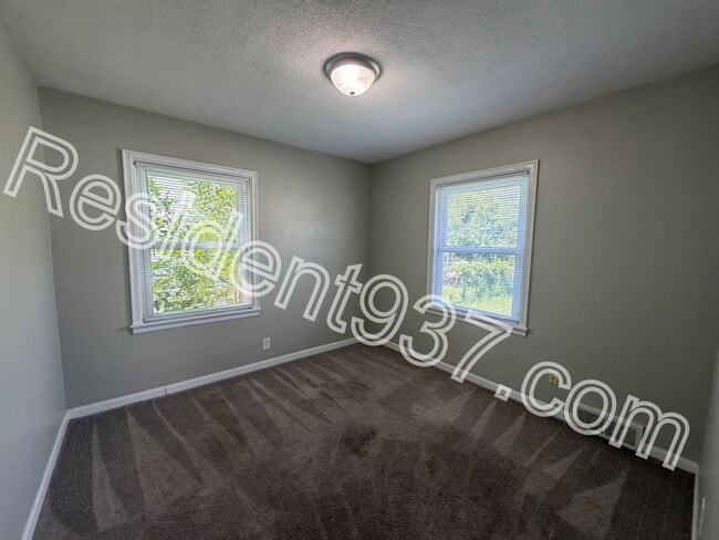 Building Photo - 3 bed 1 bath home