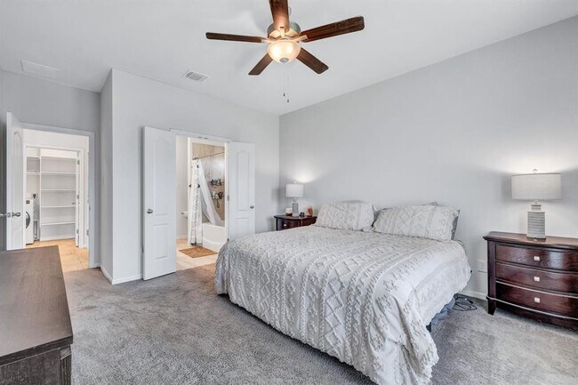 Building Photo - 717 Friar Tuck Dr