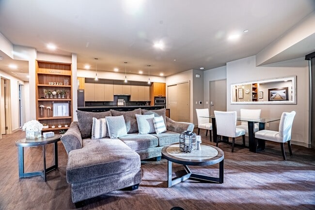 Building Photo - 727 E Front Ave