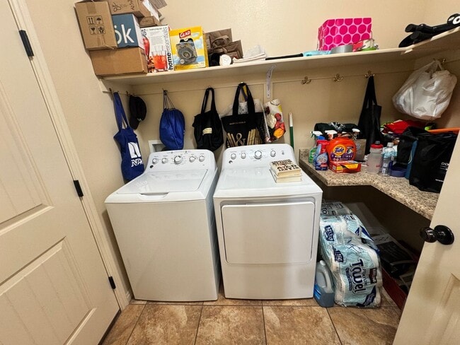 Building Photo - Short Term Fully Furnished Rental! Available May 1st - October 31st!