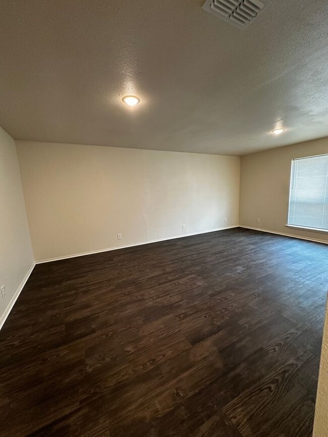 Building Photo - 312 Tammy Lynn Dr