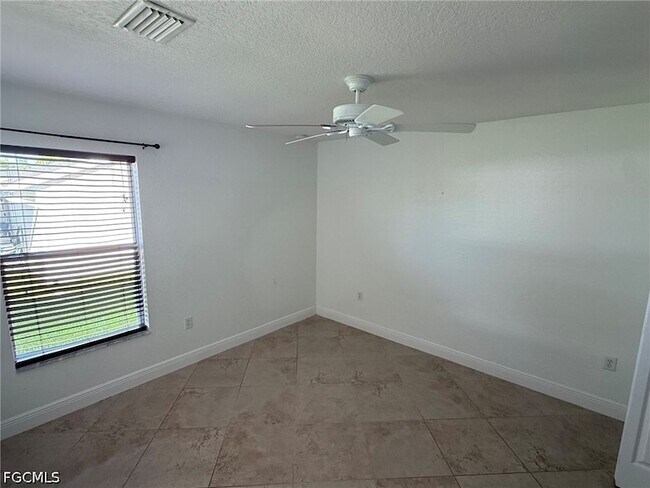 Building Photo - 1306 SW 35th Terrace