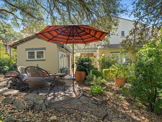 Building Photo - 265 Clear Ridge Dr