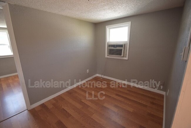 Building Photo - 1060 E Wabash St