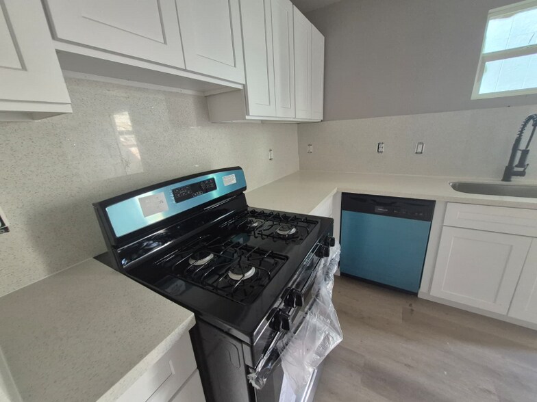 Building Photo - 3268 Holman St