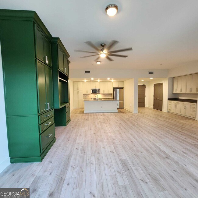 Building Photo - 1100 Howell Mill Rd NW