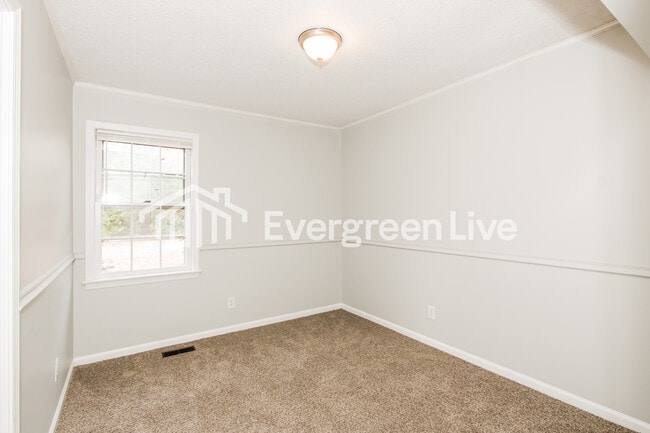 Building Photo - 213 Andover Cir