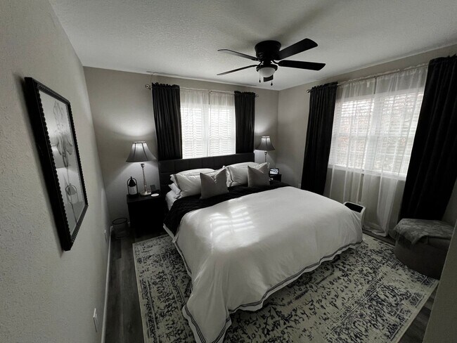 Building Photo - beautiful updated large home