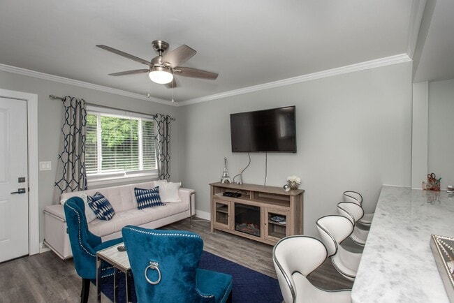 Building Photo - NEWLY RENOVATED 2BDRM TOWNHOMES