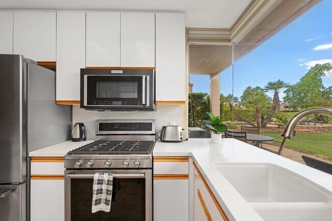 Building Photo - 20 Pebble Beach Dr