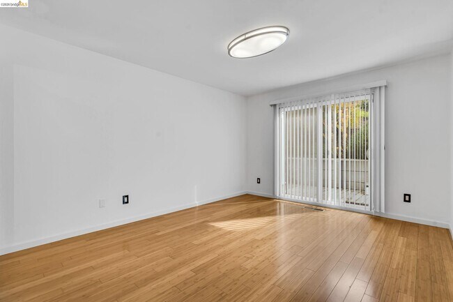 Building Photo - 909 Halite Way