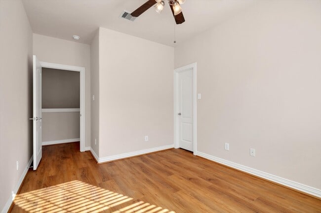 Building Photo - 3414 Home St