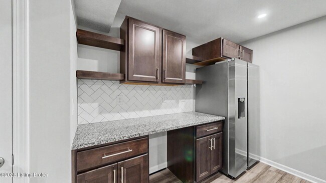 Building Photo - 15802 Stonehouse Ct