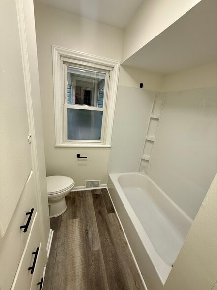 Building Photo - 436 Larcomb Ave