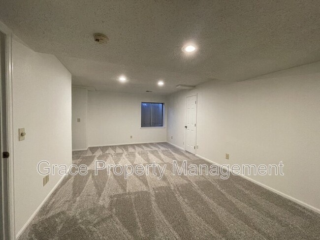 Building Photo - 2351 Ranch Dr
