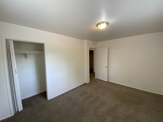 Building Photo - 3 Bedroom Single Story Available Near Coma...