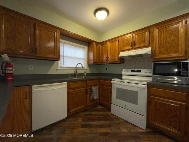 Building Photo - 554 Jamaica Blvd