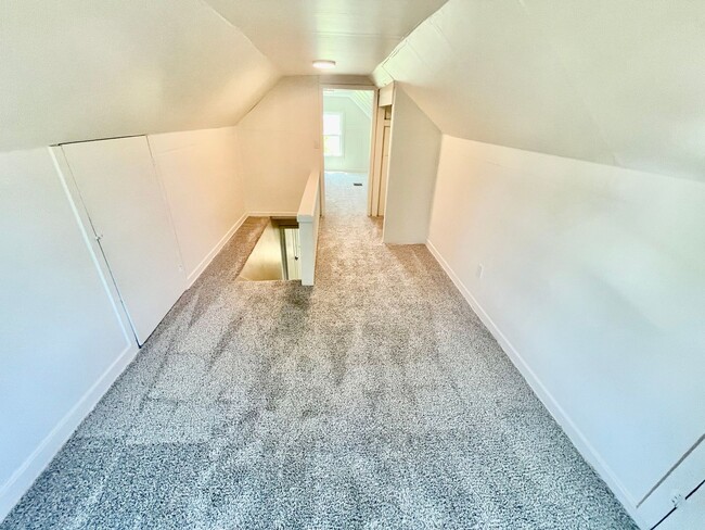 Building Photo - Modern and Bright 3Bd/1B Home | Washer & D...