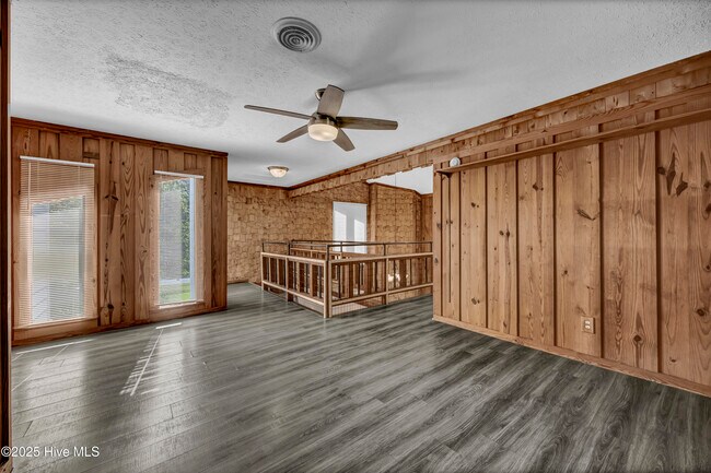 Building Photo - 14 Creekstone Ln