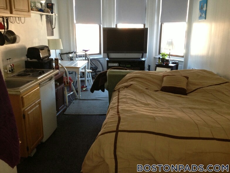 Building Photo - 248 Newbury St