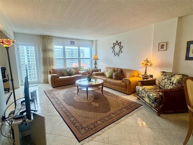 Building Photo - 405 N Ocean Blvd
