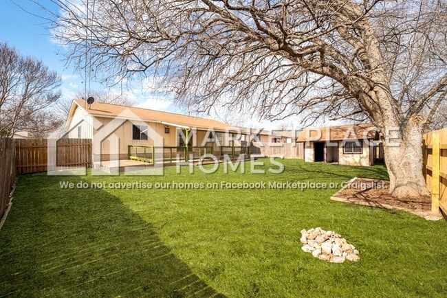 Building Photo - 1804 Easton Dr