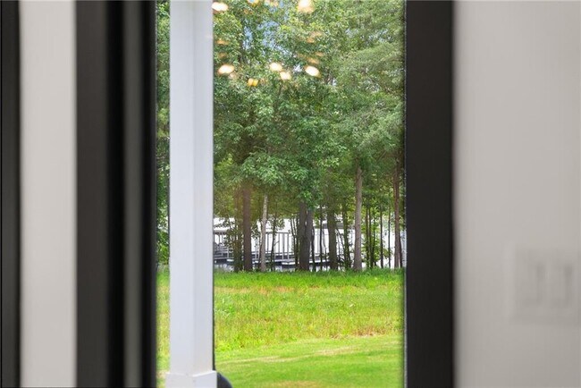 Building Photo - 151 S Pointe Dr