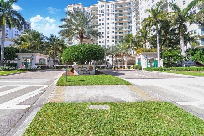 Building Photo - 20000 E Country Club Dr