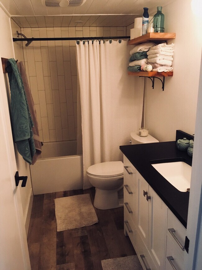 Building Photo - Longwood (The Springs) - 2 Bedroom, 1 Bathroom - $1,795.00