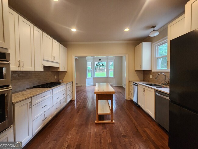 Building Photo - 270 S Shore Dr