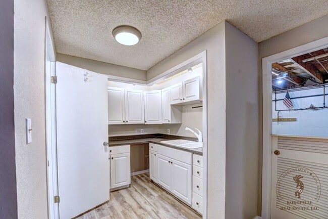 Building Photo - 1020 Lakeside Ct