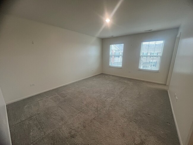 Building Photo - 285 Lakeshore Dr