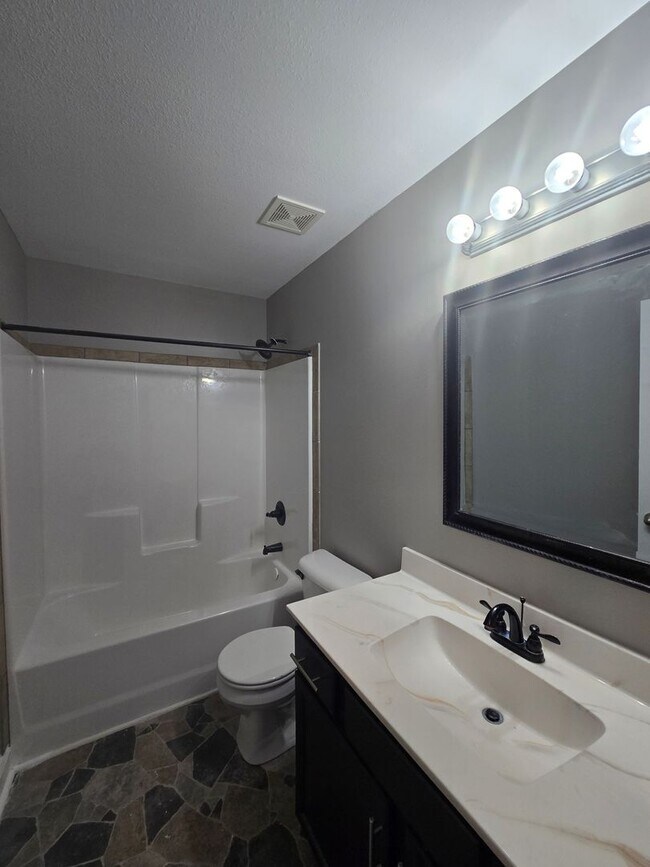 Building Photo - Executive 3 Bed 2.5 Bath with Bonus Home