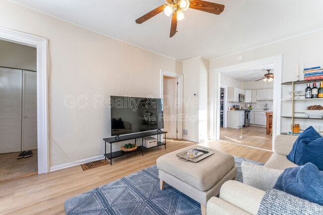 Building Photo - 3309 N Leavitt St