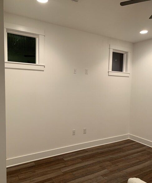 Building Photo - 16 W Claycin Cv