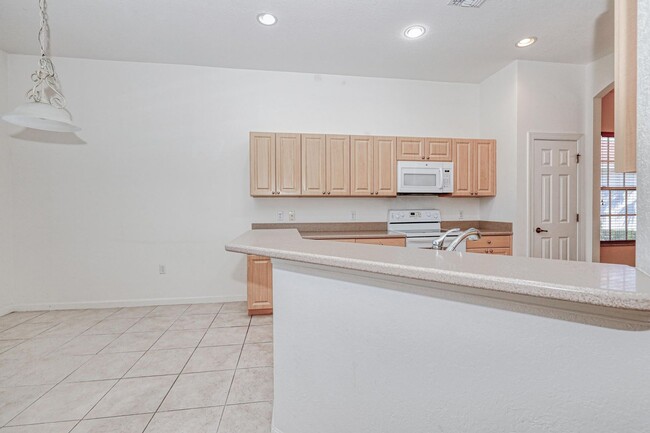 Building Photo - Emerson Square 4 Bedroom Home