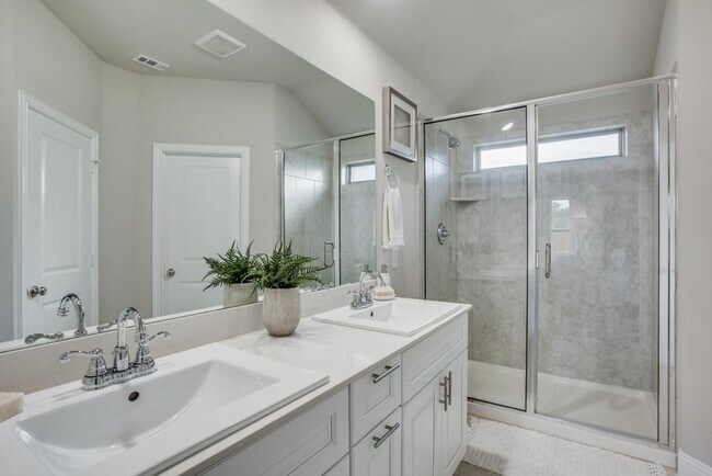 Building Photo - 2103 Silsbee Ct