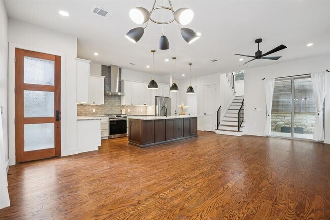 Building Photo - 6902 Northeast Dr