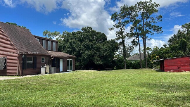 Building Photo - 16059 Wiltshire Dr E