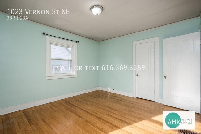 Building Photo - 1023 Vernon St NE