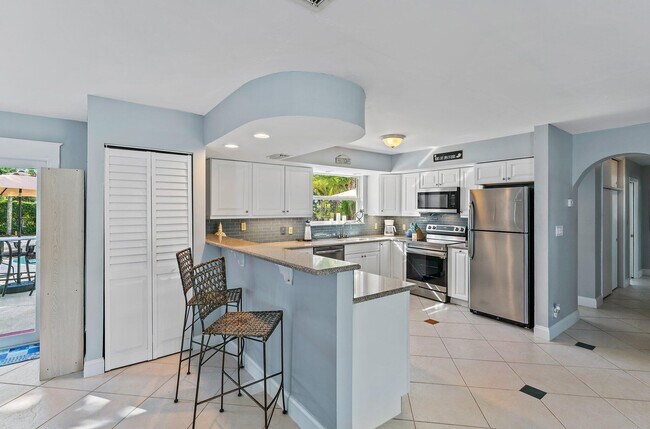 Building Photo - 9520 SE Point Terrace