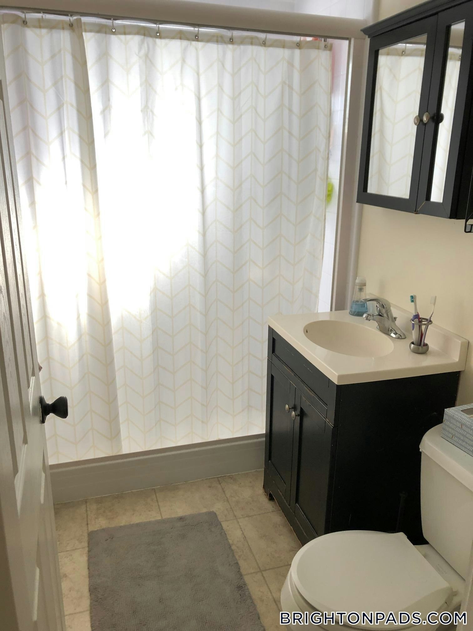 Building Photo - 62 Brock St