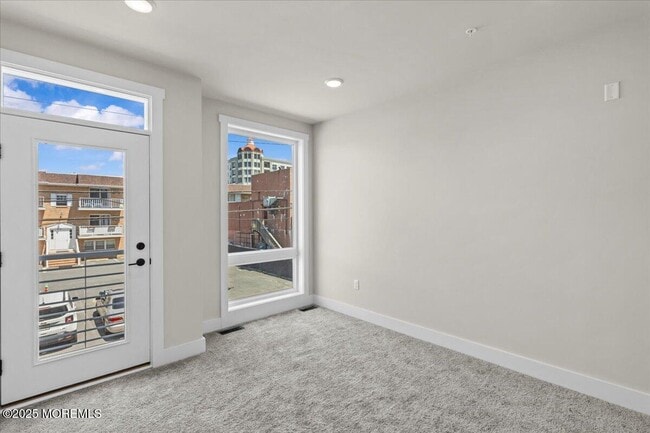 Building Photo - 1403 Kingsley St