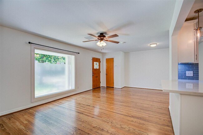 Building Photo - 2006 Gardenia Dr