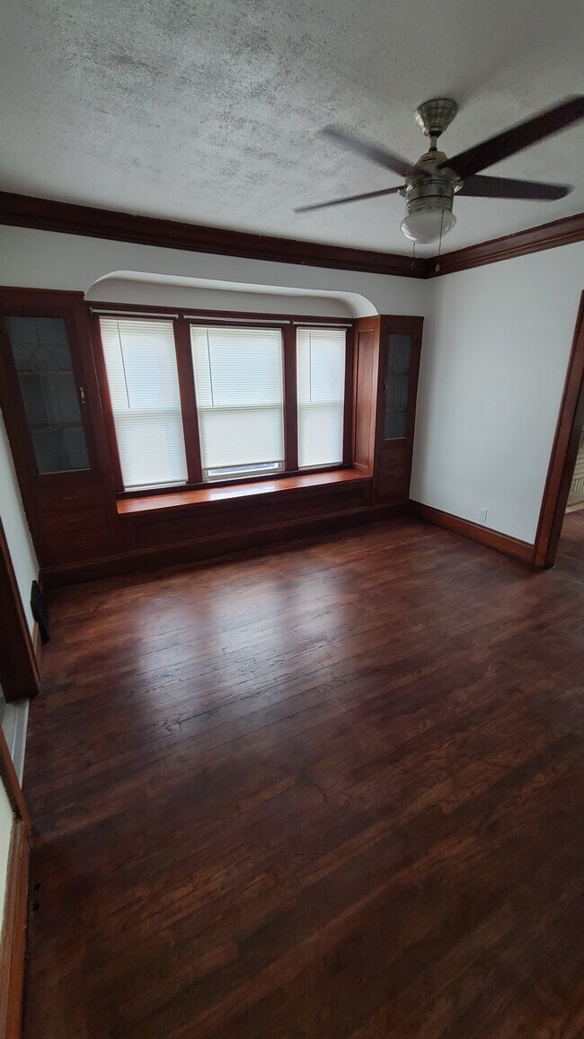 Building Photo - 3737 W 135th St