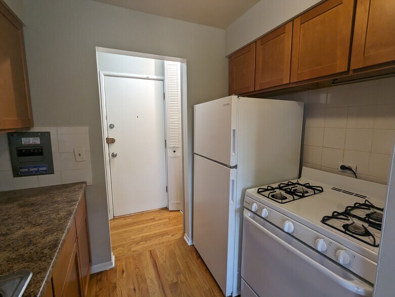 Building Photo - 502 W Briar Pl