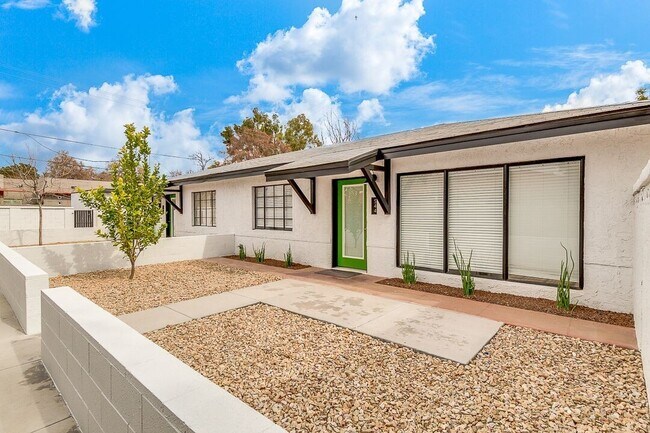 Building Photo - 544-546 W San Juan Ave