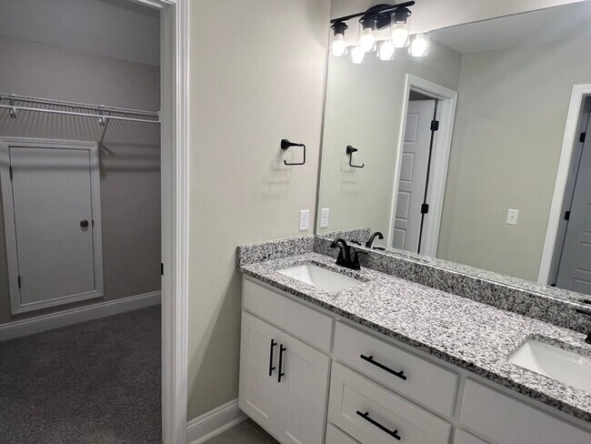 Building Photo - BRAND NEW! 3BR/2BA Duplex for Rent