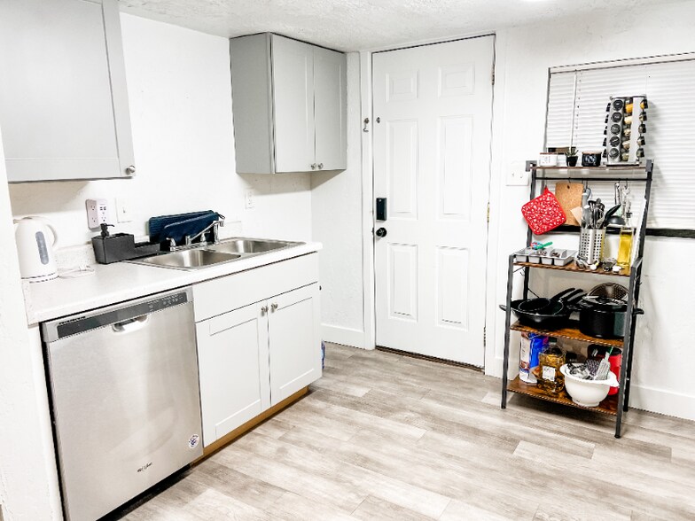 Building Photo - 1376 W 600 S